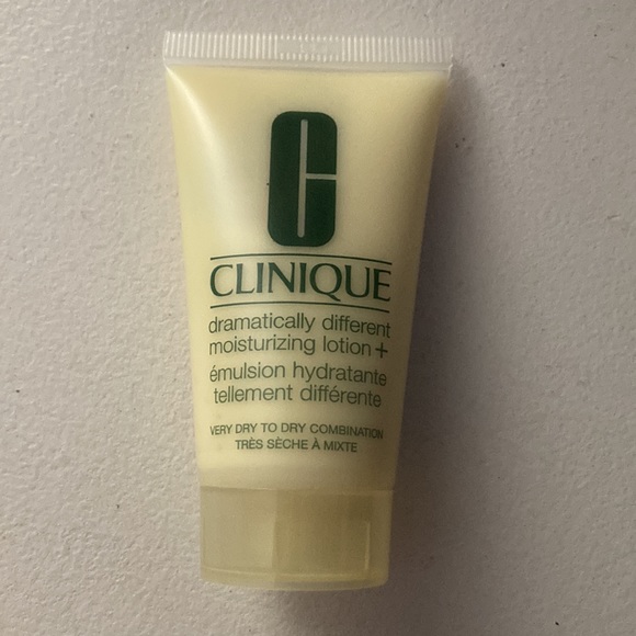 NWT! Clinique Sample Set with Makeup Bag! - Picture 5 of 5